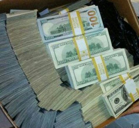 this is actually from a drug bust in los angeles Money Stacks, Gold Money, Money Pictures, Dollar Bills, Money On My Mind, Cash Money, Money Magnet, Rich Lifestyle, Money Goals