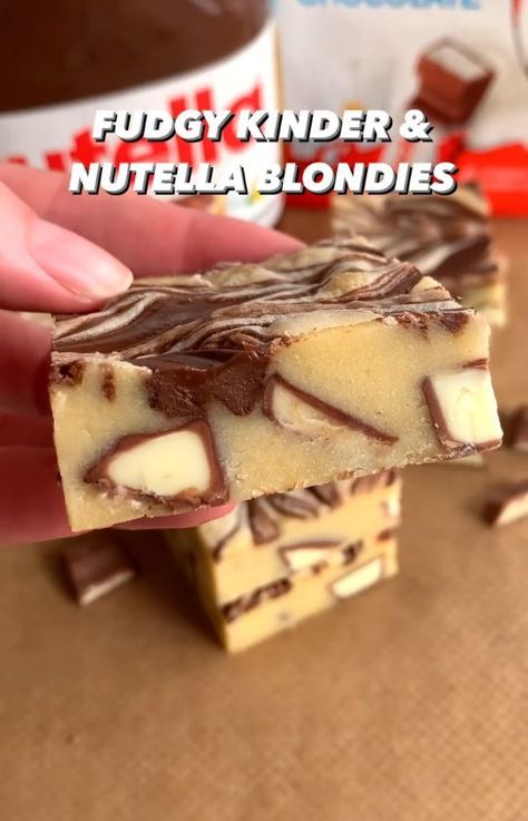 DeliciousDessertsDaily on Instagram: “FUDGY KINDER & NUTELLA BLONDIES 😍 These white chocolate blondies are super fudgy, packed with chunks of Kinder chocolate and a Nutella…” No Egg Mug Cake, Nutella Blondies, Chocolate Blondies, White Chocolate Blondies, Tray Bake Recipes, Plain Flour, Mug Cake, Granulated Sugar, Unsalted Butter