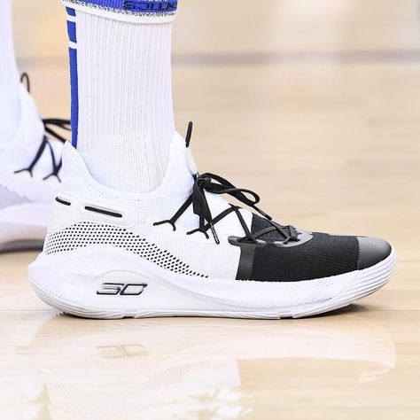 Bleacher Report Kicks on Instagram: “CURRY 6. 👀🔥” Basketball Shoes Stephen Curry, Curry Basketball Shoes, Curry 4, Curry Shoes, Curry Basketball, Hype Beast, Best Basketball Shoes, Bleacher Report, Nike Tanjun