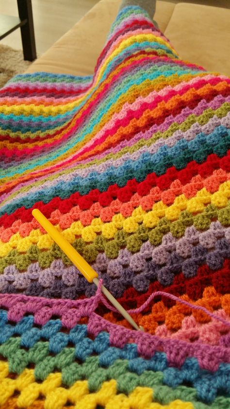 Crochet Blanket Granny Stripe, Crochet Blanket Round, Crochet Quilt Pattern, 100 Crochet Stitches, Granny Square Pattern, Granny Square Crochet Patterns Free, Crochet Easy, Crochet Blanket Designs, Crochet Quilt