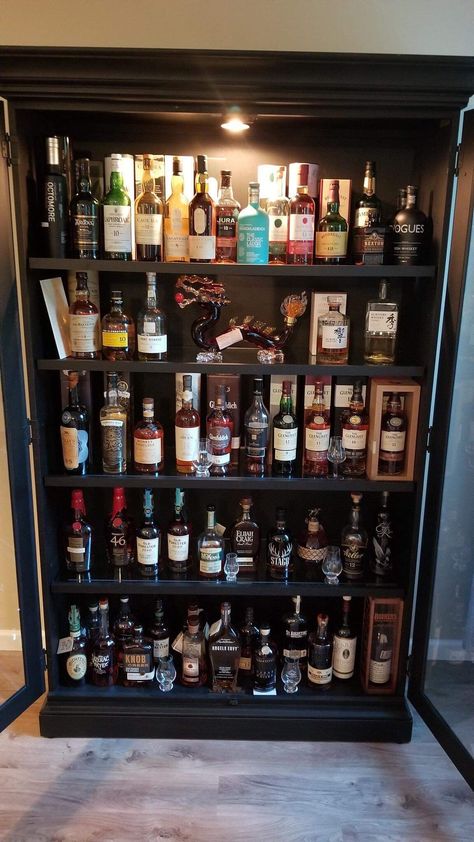 Alcohol Storage Ideas Liquor Cabinet, Alcohol Display Home, Bourbon Display Ideas, Whisky Display, Whiskey Barrel Decor, Bar Lounge Room, Home Wine Bar, Hangout Space, Home Bar Ideas