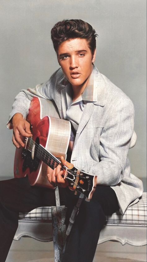 Elvis Nails, Elvis Guitar, Elvis Presley Posters, Elvis Presley Wallpaper, Elvis Wallpaper, Menudo Banda, Elvis Presley Memories, Rockabilly Art, King Elvis Presley