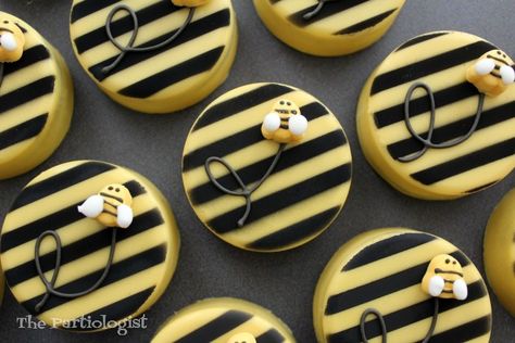 Bumble Bee Treats, Bee Oreos, Cake Pucks, Appreciation Cookies, Bumble Bee Cake, Yellow Stuff, Oreo Treats, Fruit Bouquet, Chocolate Dip