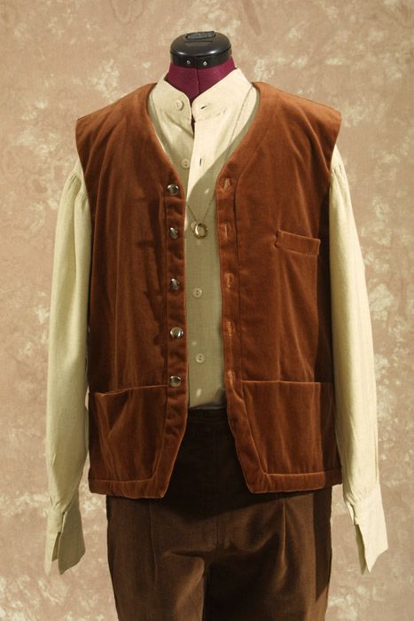 Hobbits - Hobbit costume reference - Frodo Baggins' costume Men’s Hobbit Fashion, Hobbit Outfits Men, Male Hobbit Clothes, Hobbit Costume Men, Hobbit Aesthetic Clothes Men, Frodo And Sam Costume, Hobbit Clothes Men, Hobbit Outfit Aesthetic Male, Hobbit Core Fashion Men