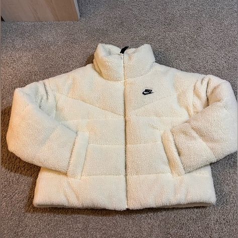 Nike Therma Fit Sherpa Puffer Jacket Teddy Puffer Jacket, Nike Puffer Jacket, Nike Puffer, Nike Therma Fit, Non Smoker, Xmas Wishlist, The Badge, Nike White, Gift For Christmas