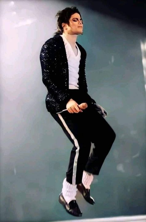 Billie Jean Michael Jackson, Michael Jackson Outfits, Steve Mcqueen Style, Michael Jackson Dangerous, Afro Punk Fashion, Michael Jackson Gif, Michael Jackson Wallpaper, Apple Head, Photos Of Michael Jackson