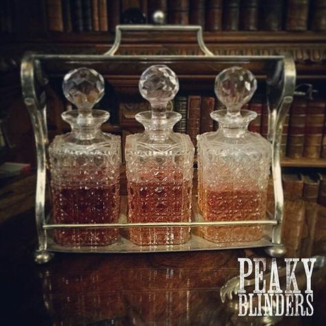 Peaky Blinders Peaky Blinders Interior, Peaky Blinders House Interior, Peaky Blinders Home Decor, Peaky Blinders Office, Peaky Blinders Bar Ideas, Peaky Blinders Home Aesthetic, Peaky Blinders Decor, Peaky Blinders Party Decorations, Peaky Blinders Wedding