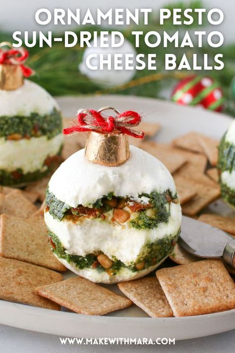 Christmas Cheese And Crackers, Upscale Charcuterie Board, Holiday Board Ideas, Cream Cheese Board Ideas, Xmas Food Ideas, Holiday Party Food Ideas, Christmas Appetizer Ideas, Xmas Appetizers, Appetizer Christmas