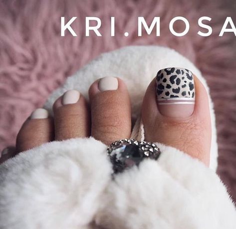 Feet Nail Design, Pedicure Designs Toenails, Gel Toe Nails, Toe Nail Color, Pretty Toe Nails, Cute Toe Nails, Summer Toe Nails, Pedicure Designs, Animal Print Nails