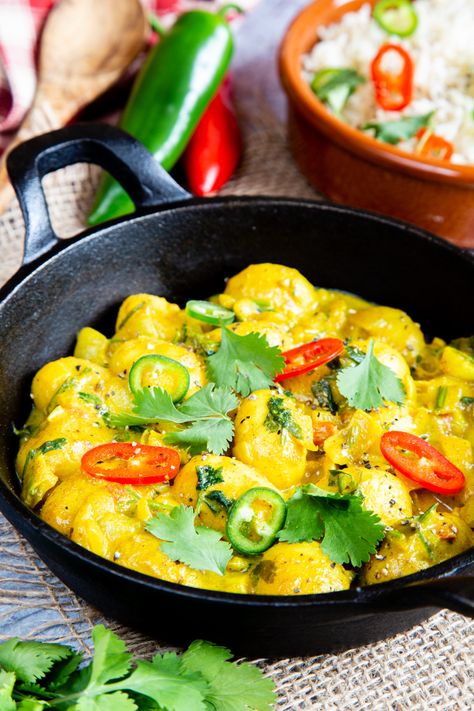 Learn how to make this potato curry which uses canned potatoes. It is simple, comforting and so easy to make with store cupboard ingredients such as garlic, Indian spices and coconut milk. Absolutely delicious and no need for a trip to the shops. | canned meals | best potato recipe| best curry recipes| #cannedvegetables Can Potatoes Recipes, Best Curry Recipe, Canned Meals, Camper Food, Aloo Curry, Best Potato Recipes, Canned Potatoes, Fast Cooking, Best Curry