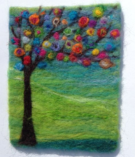 Felt Wall Hanging, Needle Felting Diy, Wool Felt Projects, Needle Felted Christmas, Wet Felting Projects, Felted Wool Crafts, Felt Beads, Felt Pictures, Fall Tree