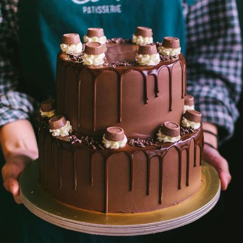 Two-tier chocolate truffle cake! Chocolate And Vanilla Tiered Cake, Two Tier Chocolate Cake, Cupcake Recipes Uk, Choco Truffle Cake, Choco Cake, Cake Designs For Girl, Men's Birthday, Double Chocolate Cake, Truffle Cake