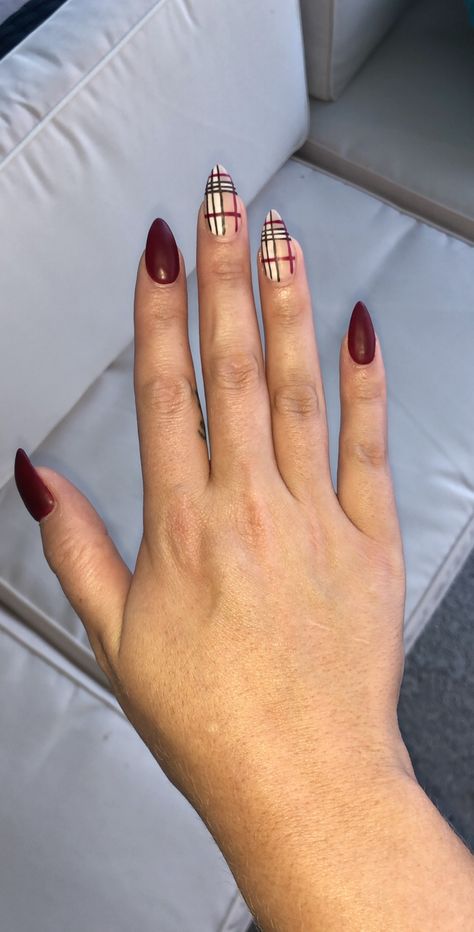 Almond Plaid Nail Designs, Plaid Almond Nails, Maroon Plaid Nails, Pink Plaid Nails, Flannel Nails, Rbd Concert, Burberry Nails, Plaid Nail Designs, Checkered Nails