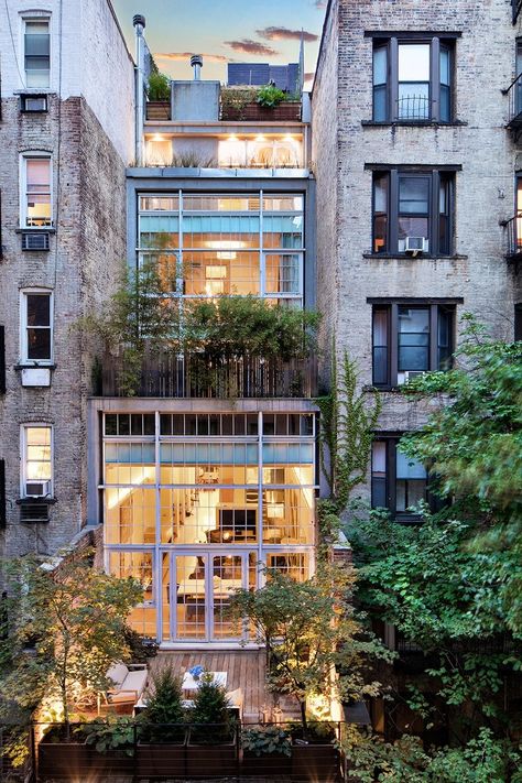 4 Spectacular New York City Carriage Houses | Architectural Digest Rustic Apartment, Casa Exterior, Brick Facade, Rustic Cottage, Carriage House, Rustic Bedroom, Facade House, Rustic Interiors, Architectural Digest