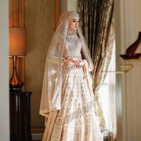 Lehnga Designs 2023, Bridal Dresses Ideas, Pakistan Makeup, Bridal Dresses 2022, Black Bridal Dresses, Bridal Hijab Styles, Pakistan Bridal, Nikah Outfit, Hijabi Brides