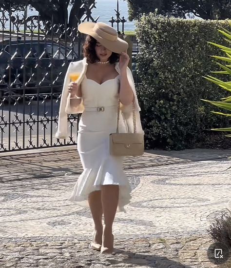 Billionaire Wife Outfit, Rich White Woman Aesthetic, Old Money White Dress, Fall Hats For Women Outfits, French Spring Style, Lira Karina, Fall Hats For Women, Money Woman, Flamboyant Gamine