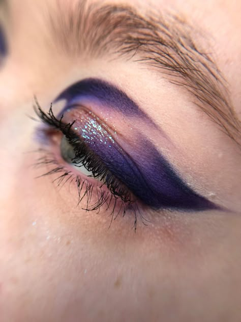 Black Pink Makeup, Metallic Eyeliner, Bold Eyeshadow Looks, Bold Eyeshadow, Magical Makeup, Purple Makeup, Makijaż Smokey Eye, Dope Makeup, Alternative Makeup