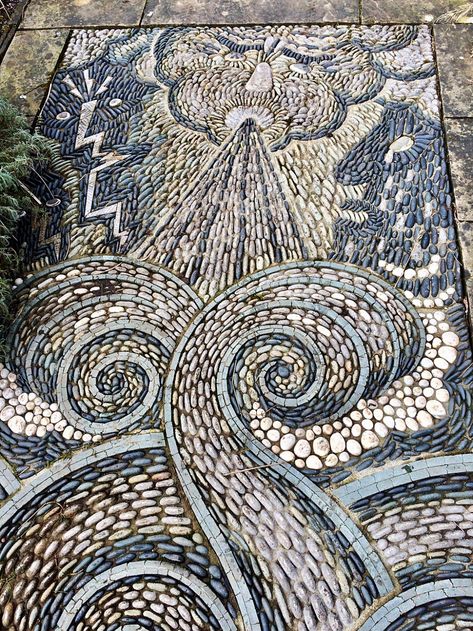 Pebble Mosaic Garden, Mosaic Pathway, Mosaic Pebble, Rock Mosaic, Pebble Path, Mosaic Materials, Stone Mosaic Art, Mosaic Walkway, Stone Garden Paths