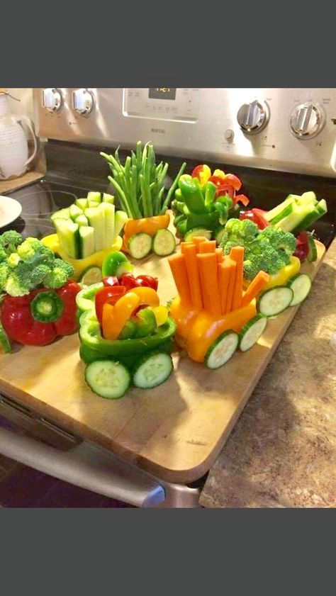 Train Baby Shower Theme, Vegetable Tray Ideas, Best Baby Shower Food, Train Baby Shower, Elephant Food, Baby Shower Foods, Baby Reveal Cakes, Baby Shower Food For Girl, Shower Foods