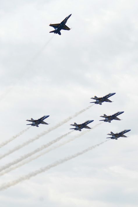 Missing Man Formation, Us Navy Blue Angels, Ace Combat, Missing In Action, My Future Job, Naval Aviation, Airplane Fighter, Angel Wallpaper, Naval Academy