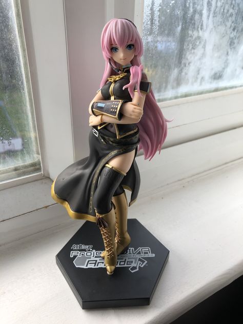 Megurine Luka Figurines, Vocaloid Figures, All Out Anime, Luka Megurine, Emo Teen, Megurine Luka, 3d Figures, Dream Anime, Polymer Clay Dolls