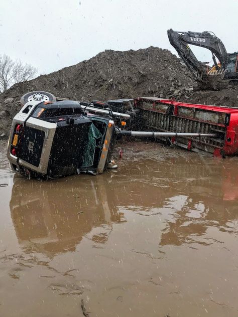 Bad Drivers, Stuck In The Mud, Sand And Gravel, Vintage Tractors, Big Rig Trucks, Dump Trucks, Big Rigs, Big Rig, Truck And Trailer