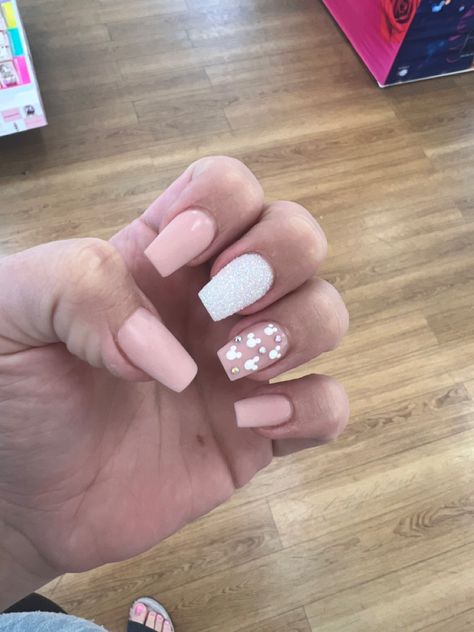 Nails For Disney World Simple, Simple Disney Nails French Tips, Classy Disney Nails Acrylic, Short Square Disney Nails, Square Disney Nails, Disney Nails Square, Disney Nail Ideas Simple, Simple Mickey Mouse Nails, White Disney Nails