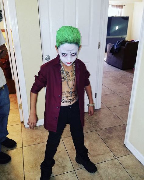 Joker Costume Diy, Diy Joker Costume, Halloween Joker, Clever Halloween, Joker Costume, Costume Diy, Creative Valentines, Diy Valentines Crafts, Diy Valentines Gifts