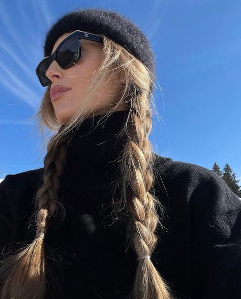 Ski Hairstyle, Skiing Hairstyles, Nora Stephens, Ski Hair, Book Lovers By Emily Henry, Ski Outfit For Women, Winter Vacation Outfits, Ski Trip Outfit, Apres Ski Outfits