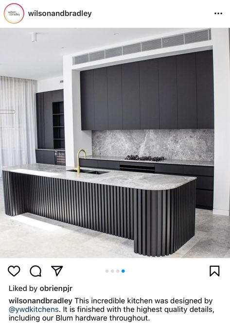 Black White And Timber Interiors, Charcoal And Wood Kitchen, Modern Kitchen Black And White, Kitchen Cladding, Dark Kitchen Ideas, Modern Kitchen Island Design, Modern Black Kitchen, Kitchen 2024, Grey Kitchen Island