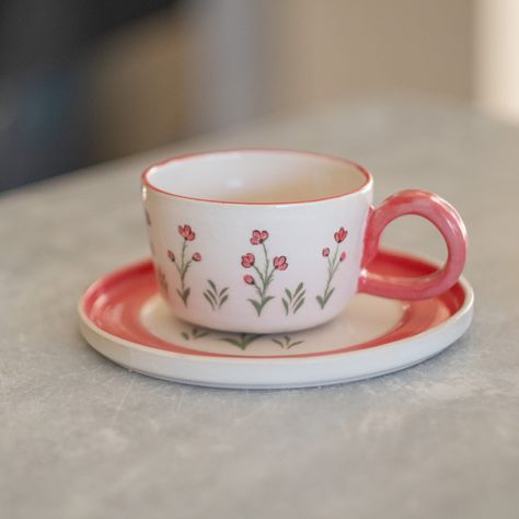 Poppy Flower Coffee/Espresso Cup - Handcrafted Ceramic Cup for a Floral-Inspired Gift, Handmade Flower Design Pottery Enhance your coffee or espresso ritual with this stunning Poppy Flower Coffee/Espresso Cup. Handcrafted with love and attention to detail, this ceramic cup is a true work of art. The vibrant poppy flower design brings a touch of nature and beauty to your daily beverage experience. Each cup is carefully handcrafted by skilled artisans, ensuring its unique and exquisite quality. The intricate detailing of the poppy flower design is a testament to the craftsmanship and dedication put into creating this stunning piece. The cup is designed with functionality in mind, with a comfortable handle for easy grip and a smooth interior for a delightful sipping experience. Its 180ml capa Mug Designs Flowers, Espresso Cup Pottery, Cups Designs Ideas, Poppy Flower Design, Mug Inspiration, Cup With Flowers, Diy Pottery Painting, Cup Crafts, Coffee Espresso