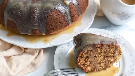 Prune Pudding, Toffee Bundt Cake, Pudding Bundt Cake, Bundt Pan Recipes, Cake Bars Recipe, Food Reels, Baked Dessert, Dessert Alternatives, Baked Pears