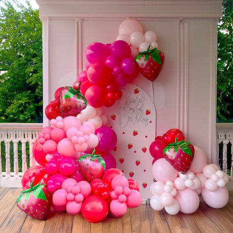 Strawberry Balloon Garland, Strawberry Balloons, Real Photography, Balloon Garland Diy, Strawberry Birthday, 1st Birthday Party Decorations, Strawberry Baby, Strawberry Party, Balloon Kit