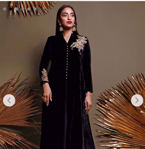 Zainab Chottani, Mehndi Outfit, Full Sleeves Dress, Pakistani Clothes Online, Desi Wedding Dresses, Velvet Dress Designs, Pakistani Party Wear, Trouser Suit, Beautiful Pakistani Dresses