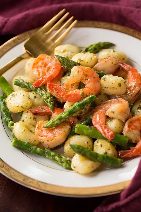 Gnocchi Shrimp, Easy Gnocchi, Gnocchi Pesto, Pesto Gnocchi, Gnocchi Dishes, Lemon Pesto, Shrimp Dinner, Shrimp And Asparagus, Gnocchi Recipes