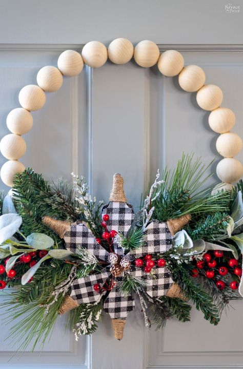 Wood Beaded Wreath Ideas, Wood Bead Decor Diy, Christmas Beaded Wreaths, Bead Wreaths Diy Christmas, Wooden Ball Christmas Wreath, How To Make A Wood Bead Wreath, Dollar Tree Wood Bead Wreath Ideas, Wood Bead Wreath Christmas, Christmas Wooden Bead Wreath