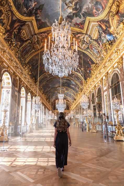 Woman in black pantsuit and curled hair facing away from the camera, walking forward in a huge palace hallway with chandeliers and painted ceilings. Palace Of Versailles Poses, Versailles Pictures, Versailles Photo Ideas, Palace Photoshoot, Paris Poses, Places Pics, Paris Collage, Trip Fits, European Palace