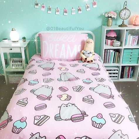 Pusheen on Instagram: “Seriously sweet bedroom #goals from @01beautifulyou 🧁💕” Pusheen Room, Sweet Bedroom, Cat Room Decor, Diy Baby Room Decor, Cat Bedroom, Harry Potter Room Decor, Pusheen Cat, Girl Bedroom Designs, Redecorate Bedroom