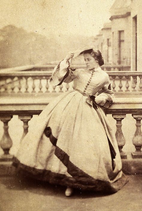 Victorian Crinoline, Isabella Grace, Era Dresses, Victorian Photography, 1860 Fashion, Portrait Vintage, Victorian Photos, Old Photography, Elegant Photo