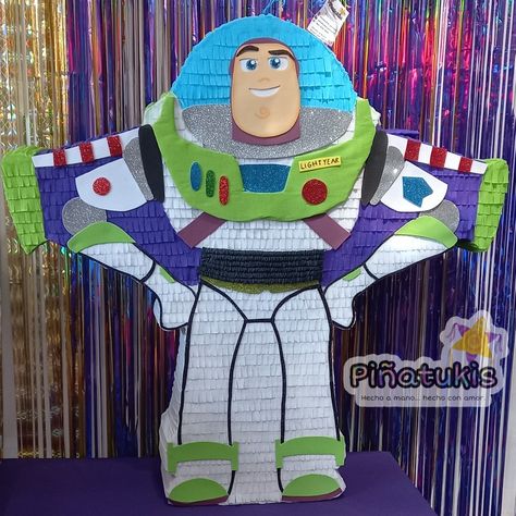 Buzz Light Year Pinata, Buzz Light Year Party Ideas, Buzz Pinata, Buzz Lightyear Pinata, Toy Story Piñata Ideas, Buzz Light Year Birthday Party, Toy Story Pinata, Woody Party, Buzz Lightyear Birthday Party