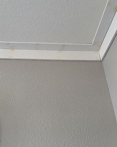 Baseboard As Crown Molding, Wallpaper Crown Molding, Crown Moulding For Vaulted Ceilings, Farmhouse Trim Ceiling, Farmhouse Style Crown Molding, Quarter Round Molding Ceiling, Diy Ceiling Molding Ideas, Crown Moulding Slanted Ceiling, Coastal Crown Molding Ideas