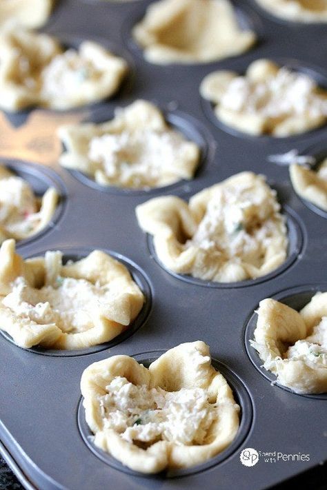 Crab Rangoon Filling, Crescent Cups, Crescent Roll Recipes Dessert, Recipes Using Crescent Rolls, Crescent Roll Appetizers, Crescent Recipes, Creamy Crab, Crab Rangoon, Crescent Roll Recipes