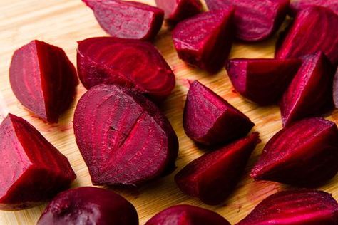 roasted beets Cooked Beets, Roasted Beets Recipe, Beetroot Soup, Raw Beets, Leafy Salad, Roasted Vegetable Recipes, Beet Recipes, Red Beets, Beet Greens