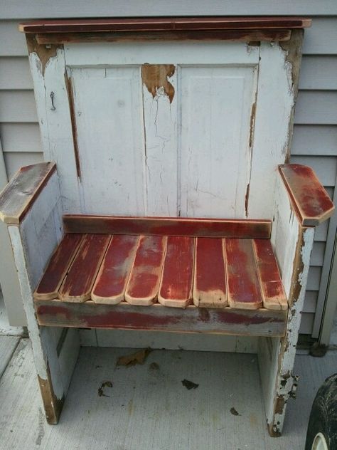 reclaimed door Old Screen Door Ideas, Screen Door Ideas, Repurposed Doors, Repurposed Ladders, Door Bench, Diy Carpentry, Repurposed Headboard, Old Screen Doors, Upcycle Crafts