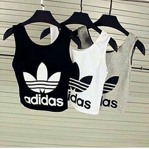 Adidas Shoes Outfit, Looks Adidas, Adidas Crop Top, Look Adidas, V Neck Shirts, Adidas Sports Bra, Tops Nike, Woman Casual, Stil Boho