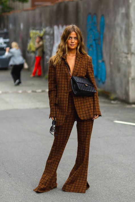 Copenhagen Street Style Stars Show How It's Done Brown Suit Outfit, Copenhagen Street Style, Fashion Trend Forecast, Copenhagen Fashion Week, Looks Street Style, Spring Street Style, Style Crush, Mode Inspo, Grunge Style