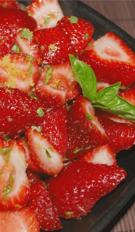 Italian Limoncello, Macerated Strawberries, Best Fruit Salad, Fruit Pudding, Sliced Strawberries, Refreshing Desserts, Fruit Salad Recipes, Agave Syrup, Strawberry Desserts