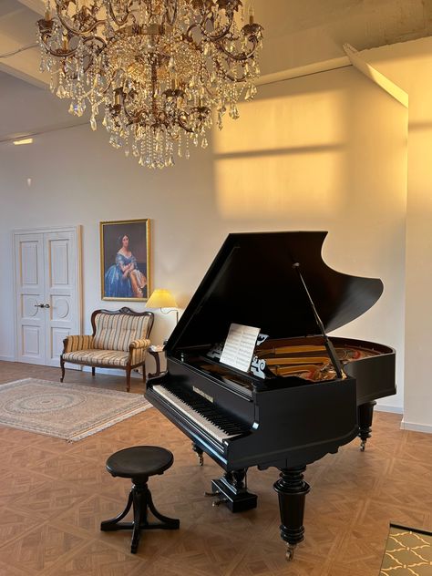 Piano Motivation, Piano Room Decor, Piano Aesthetic, Baby Grand Piano, Baby Grand Pianos, Piano Room, Minimalist Home Interior, Indoor Design, Boho Room Decor