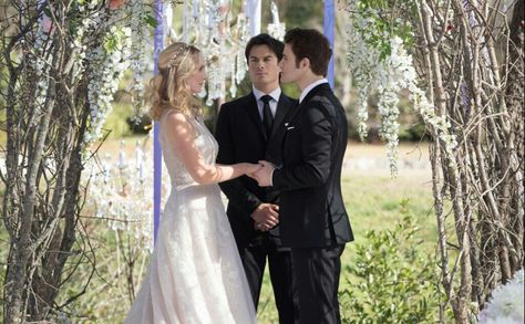 Stefan and Caroline Salvatore  #tvd the final season Vampire Diaries Quiz, Stefan And Caroline, Vampire Diaries Outfits, Candice Accola, Vampire Diaries Stefan, Video Love, Vampire Diaries Quotes, Candice King, Wedding Playlist