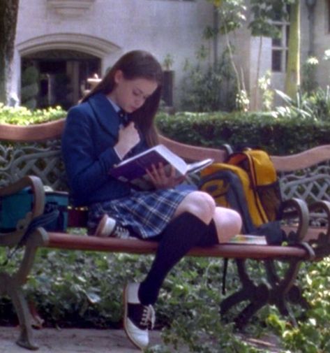 Gilmore Outfits, Gilmore Girls Fall, Rory Gilmore Style, Paris Geller, Alluka Zoldyck, Romanticizing School, Michelle Trachtenberg, Nct Johnny, Girls Fall